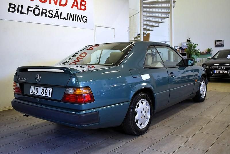 Begagnad Mercedes 230 132 HK (97 kW) 1989 Blå Sportkupé
