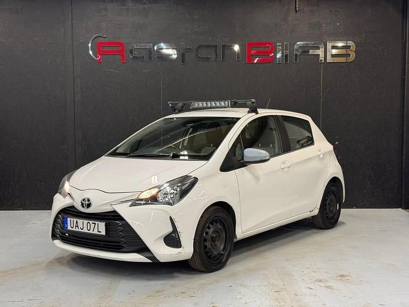 Vit Begagnad 2020 Toyota Yaris Multidrive S Halvkombi | 55 000 kr (Marknadspris) - Bild 1/4