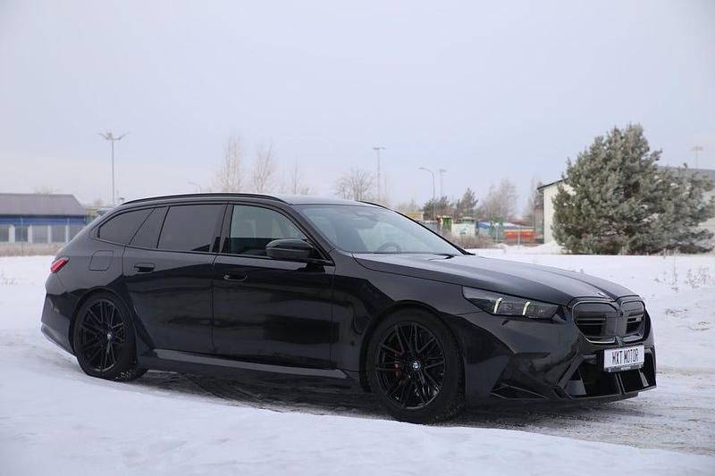 Begagnad BMW M5 728 HK (535 kW) 2025 Black sapphire metallic Kombi