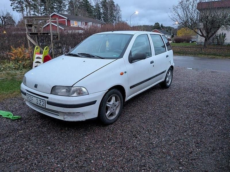 Begagnad 1998 Fiat Punto Halvkombi | 13 000 kr - Bild 1/3