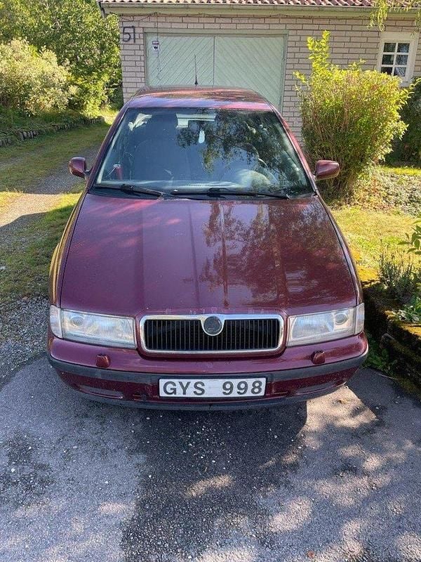 Röd Begagnad 2000 Skoda Octavia Halvkombi | 6 500 kr (Marknadspris) - Bild 1/3