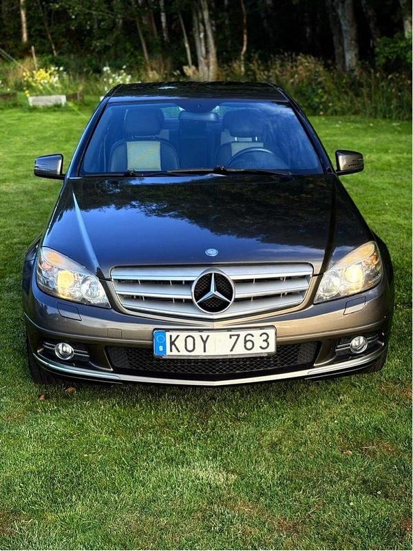 Silver Begagnad 2009 Mercedes C200 Avantgarde Sedan | 65 000 kr (Marknadspris) - Bild 1/4