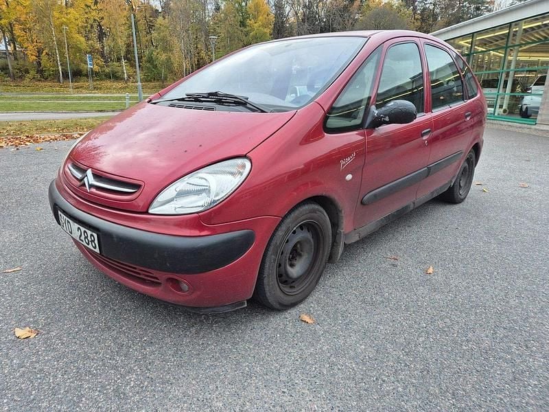 Ljusröd Begagnad 2001 Citroën Xsara Picasso Minibuss | 4 900 kr (Superpris) - Bild 1/4