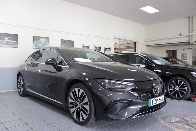 Begagnad Mercedes EQE350 Premium 215 kW (293 HK) 2022 Grå (grafitgråmetallic) Sedan