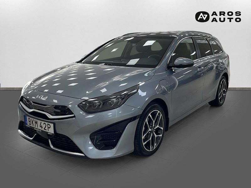 Grå Begagnad 2022 Kia Ceed Sportswagon 2 Kombi | 294 900 kr (Dyr) - Bild 1/4