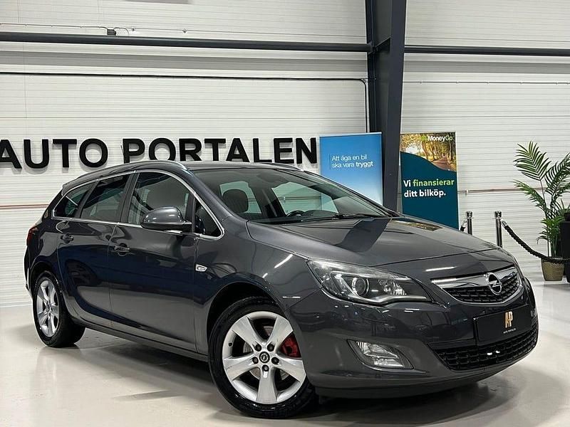 Begagnad Opel Astra Enjoy 160 HK (117 kW) 2011 Grå Kombi