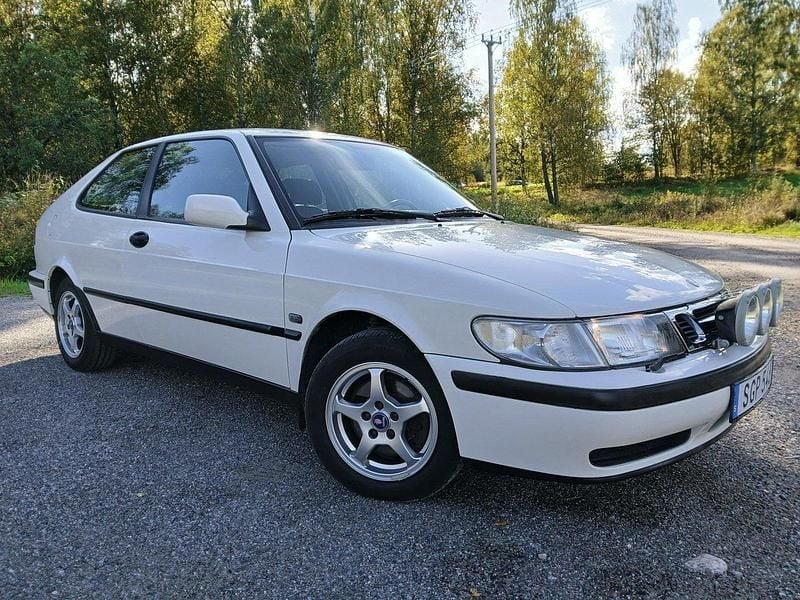 Vit Begagnad 2001 Saab 9-3 Sportkupé | 38 000 kr - Bild 1/4