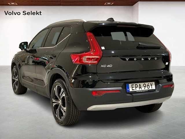 Begagnad Volvo XC40 Inscription 210 HK (154 kW) 2022 Svart SUV