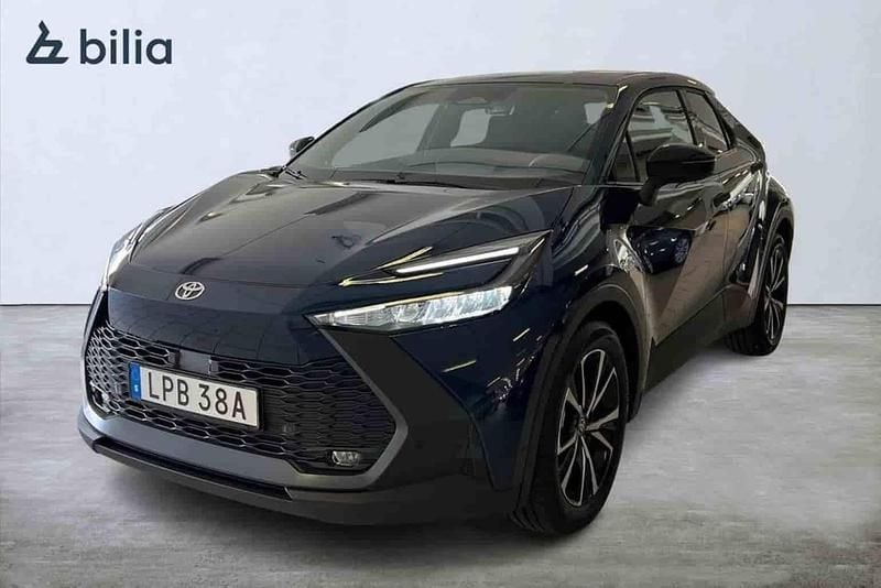 Blå Ny 2025 Toyota C-HR SUV | 364 900 kr - Bild 1/1