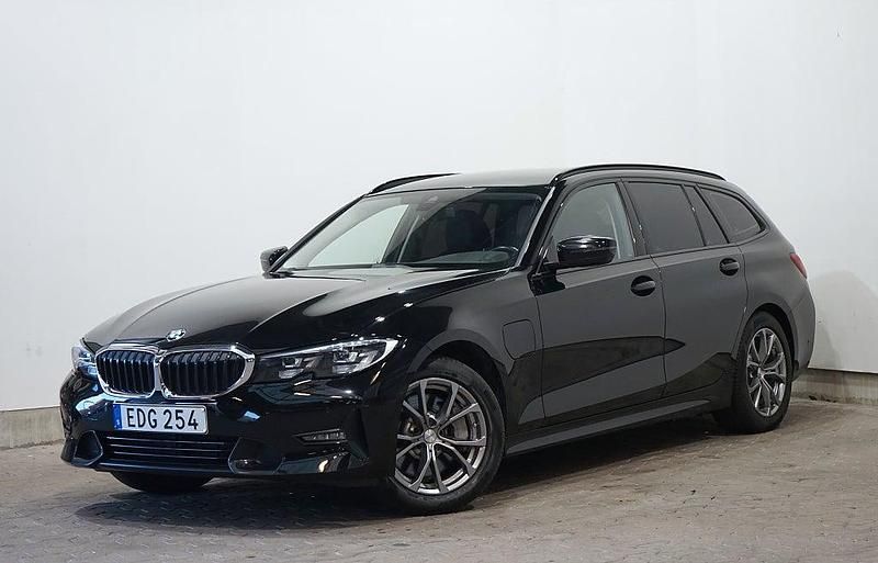 Begagnad BMW 330e iPerformance 293 HK (215 kW) 2021 Svart Kombi