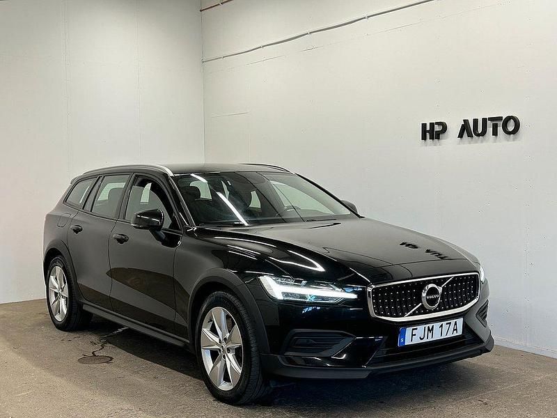 Svart Begagnad 2020 Volvo V60 CC Momentum Kombi | 269 900 kr (Bra pris) - Bild 1/4