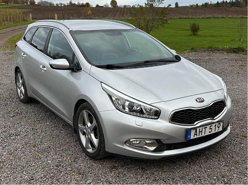 Grå Begagnad 2015 Kia Ceed Sportswagon Comfort Kombi | 51 500 kr (Bra pris) - Bild 1/4
