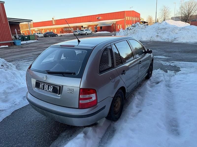 Begagnad Skoda Fabia 64 HK (47 kW) 2007 Brun Kombi