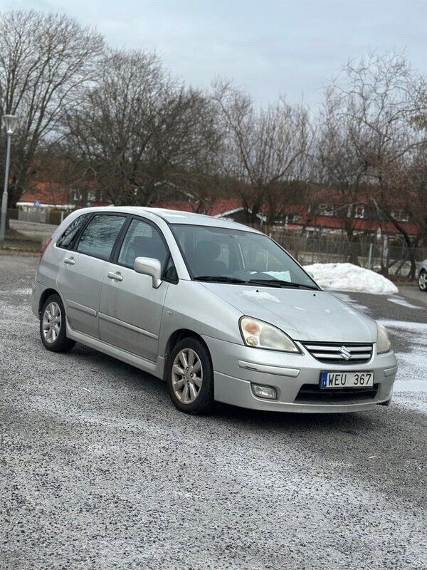 Silver Begagnad 2004 Suzuki Liana Halvkombi | 20 000 kr - Bild 1/4