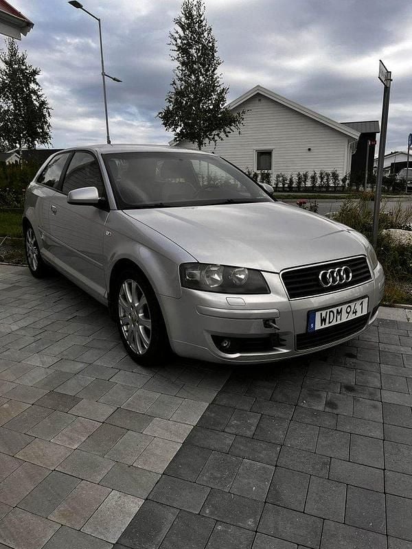 Silver Begagnad 2004 Audi A3 Halvkombi | 7 500 kr (Bra pris) - Bild 1/4