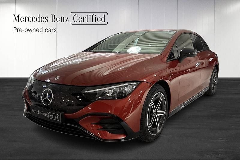Röd Begagnad 2022 Mercedes EQE300 AMG line Sedan | 409 900 kr - Bild 1/4