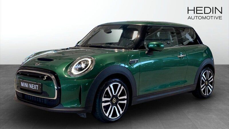 Grön (green) Begagnad 2022 Mini Cooper SE Halvkombi | 208 700 kr (Marknadspris) - Bild 1/4