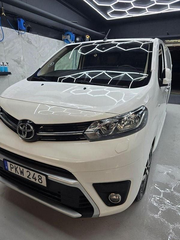 Vit Begagnad 2017 Toyota Proace Van | 120 000 kr (Superpris) - Bild 1/4