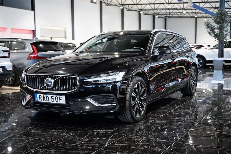 Begagnad Volvo V60 253 HK (186 kW) 2022 Svart Kombi