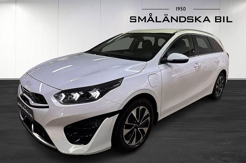 Vit Begagnad 2022 Kia Ceed Sportswagon Kombi | 239 000 kr (Marknadspris) - Bild 1/4