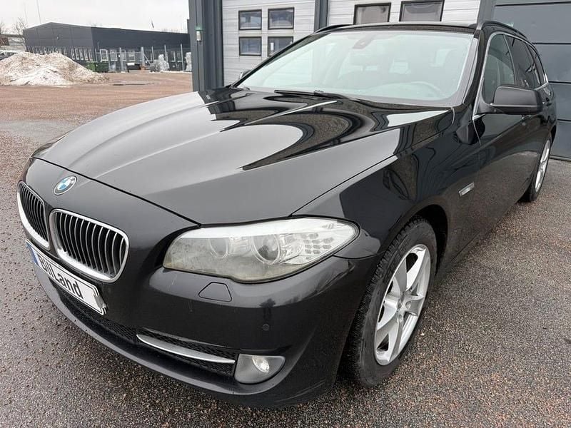 Begagnad BMW 520 184 HK (135 kW) 2012 Svart Kombi