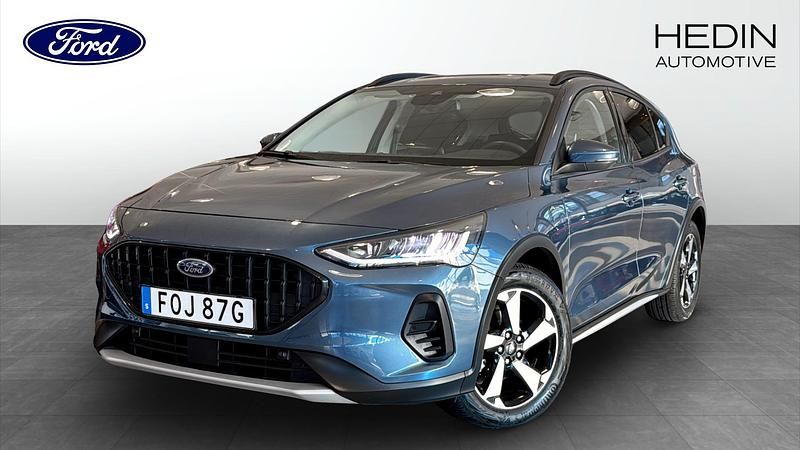 Blå (blue) Begagnad 2022 Ford Focus Active Halvkombi | 214 900 kr (Lite dyr) - Bild 1/4