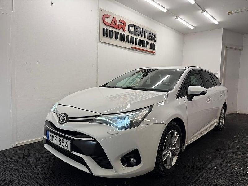 Vit Begagnad 2016 Toyota Avensis Active Kombi | 119 900 kr (Marknadspris) - Bild 1/4