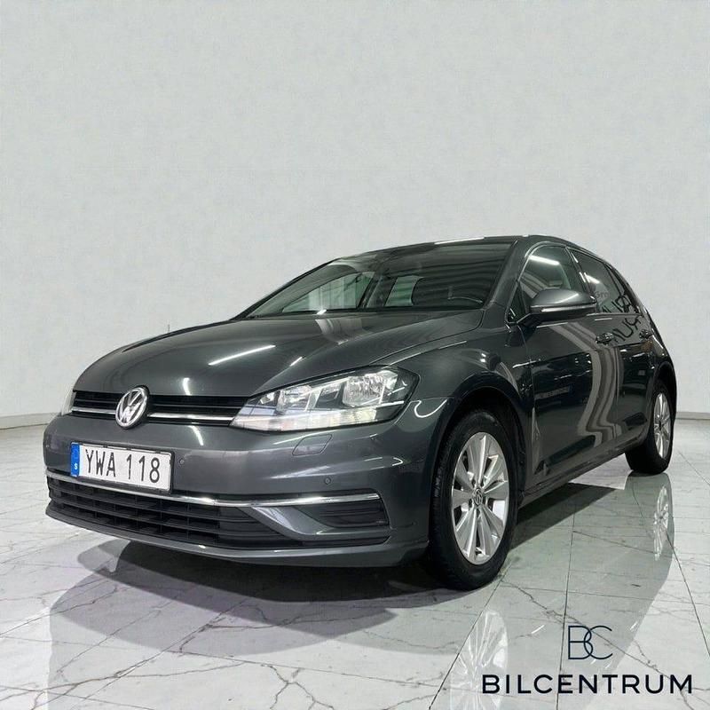 Grå Begagnad 2019 VW Golf VII Halvkombi | 169 900 kr (Marknadspris) - Bild 1/4