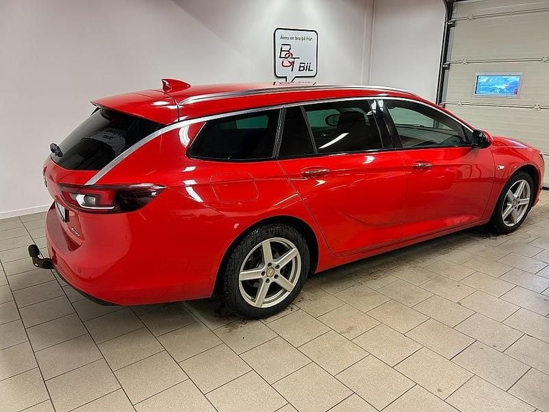 Begagnad Opel Insignia Business 170 HK (125 kW) 2017 Röd Kombi