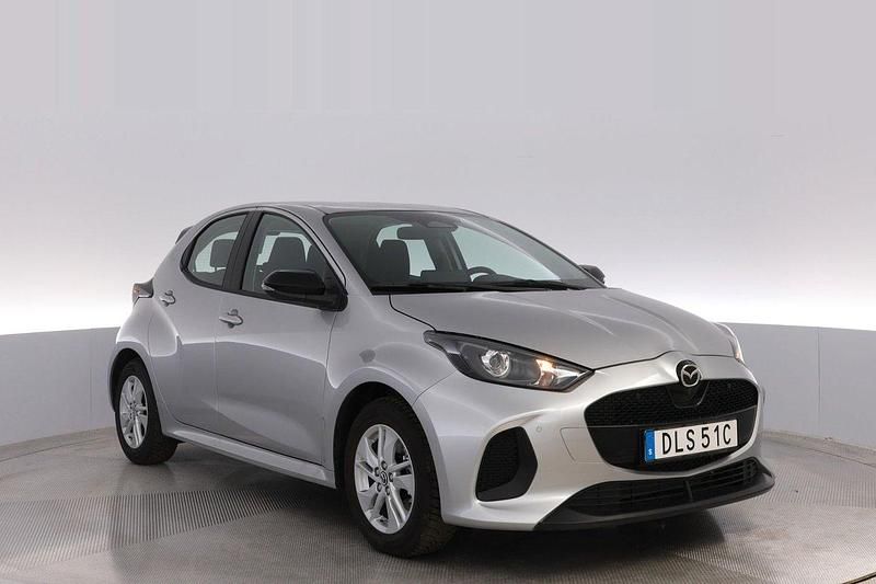 Grå Begagnad 2024 Mazda 2 Exclusive-Line Halvkombi | 249 000 kr (Marknadspris) - Bild 1/4