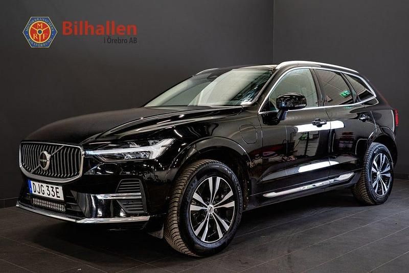 Svart Begagnad 2023 Volvo XC60 Core SUV | 439 900 kr (Marknadspris) - Bild 1/4