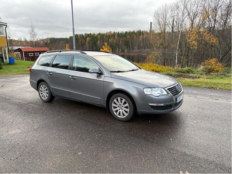 Grå Begagnad 2007 VW Passat Comfortline Kombi | 32 000 kr (Lite dyr) - Bild 1/4