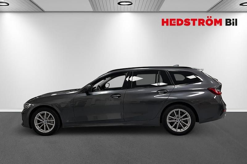 Begagnad BMW 330e 292 HK (214 kW) 2021 Grå Kombi