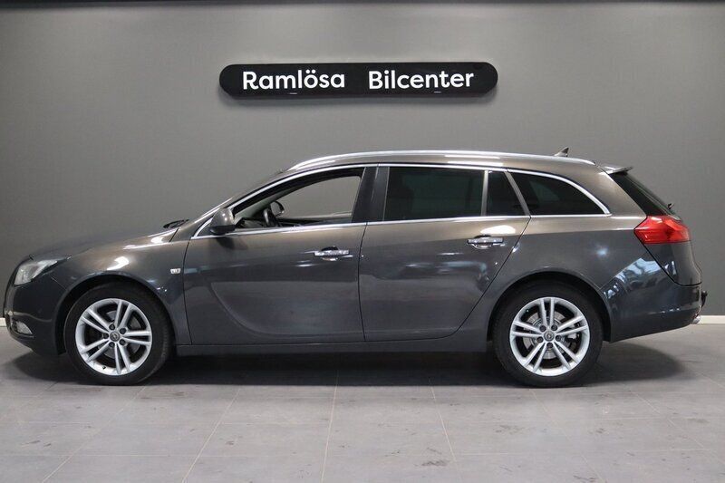 Grå Begagnad 2012 Opel Insignia Cosmo Kombi | 92 900 kr (Marknadspris) - Bild 1/4