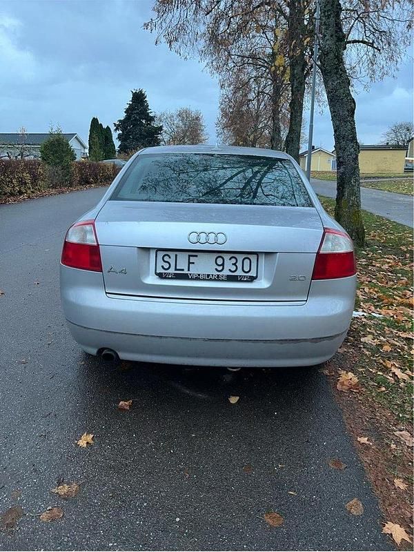 Silver Begagnad 2001 Audi A4 Sedan | 30 000 kr (Marknadspris) - Bild 1/4