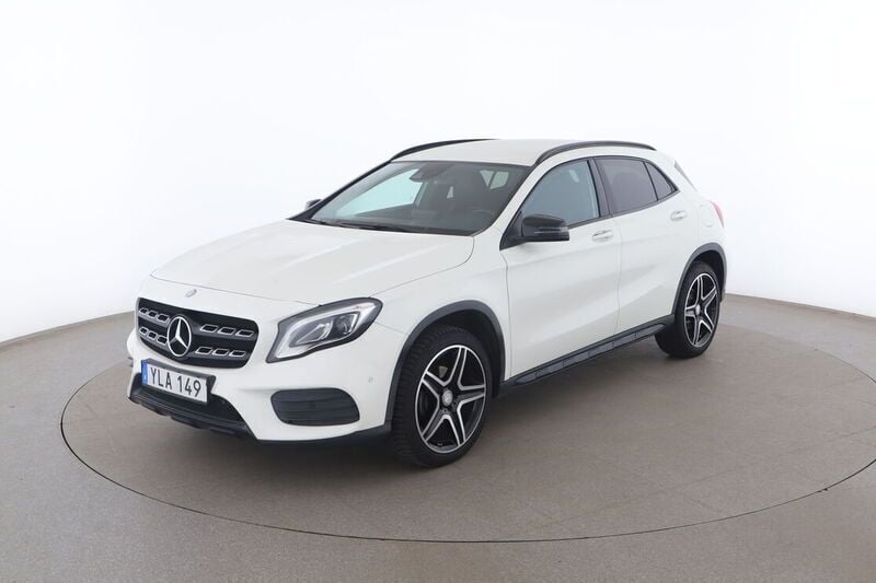 Vit Begagnad 2017 Mercedes GLA200 AMG SUV | 240 000 kr (Marknadspris) - Bild 1/4