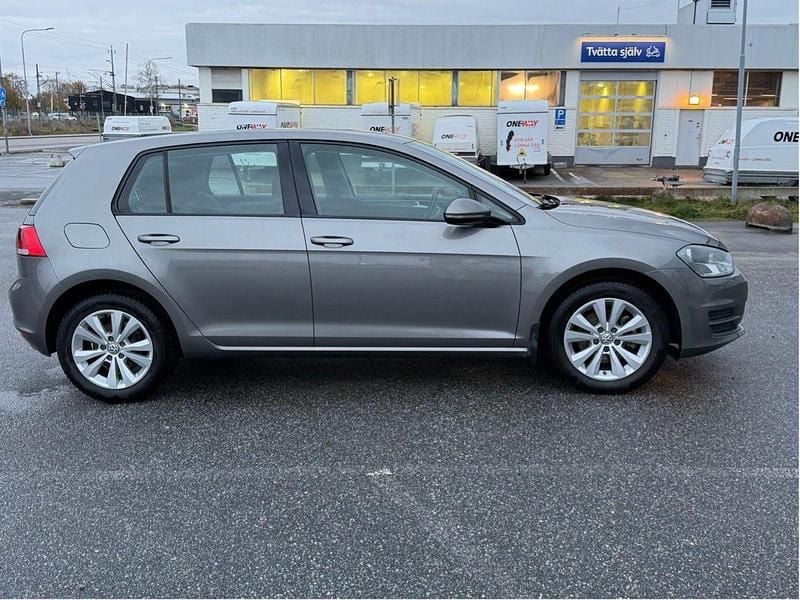 Grå Begagnad 2014 VW Golf VII Halvkombi | 97 500 kr (Bra pris) - Bild 1/4
