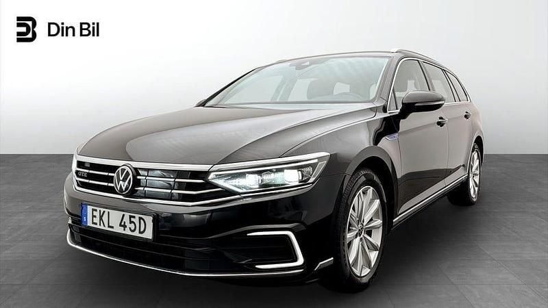 Svart Begagnad 2022 VW Passat GTE Kombi | 339 900 kr - Bild 1/4