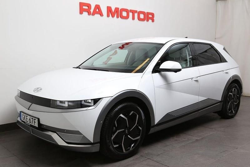 Vit Begagnad 2024 Hyundai Ioniq 6 Advanced Sedan | 489 900 kr (Dyr) - Bild 1/4