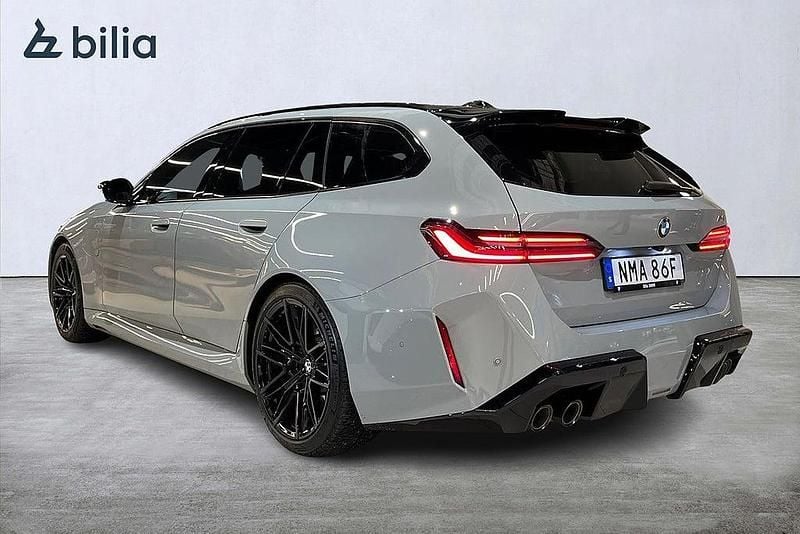 Begagnad BMW M5 Comfort Edition 585 HK (430 kW) 2025 Grå Kombi