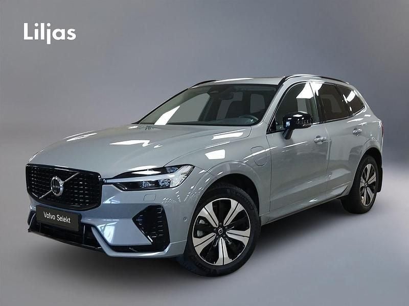 Grå Begagnad 2024 Volvo XC60 Plus SUV | 524 900 kr (Marknadspris) - Bild 1/3
