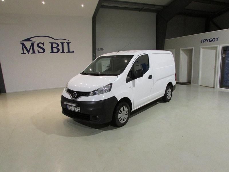Vit Begagnad 2012 Nissan NV200 Van | 69 900 kr (Marknadspris) - Bild 1/4