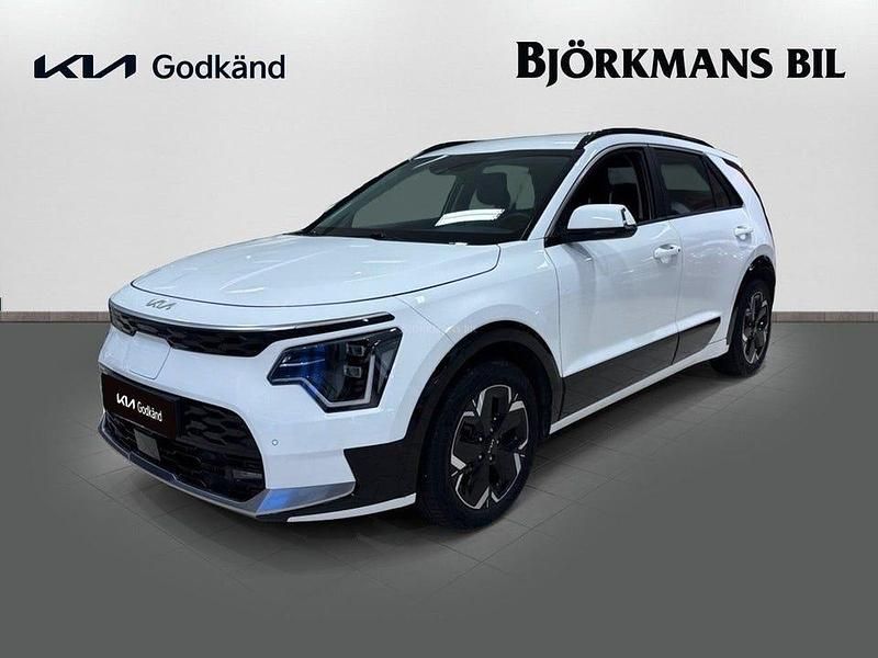 Vit (/ud/ clear white) Begagnad 2022 Kia e-Niro SUV | 309 000 kr (Marknadspris) - Bild 1/4