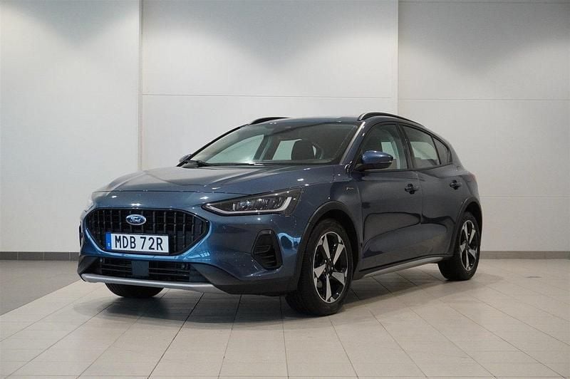Blå Begagnad 2022 Ford Focus Active Halvkombi | 208 800 kr (Lite dyr) - Bild 1/4