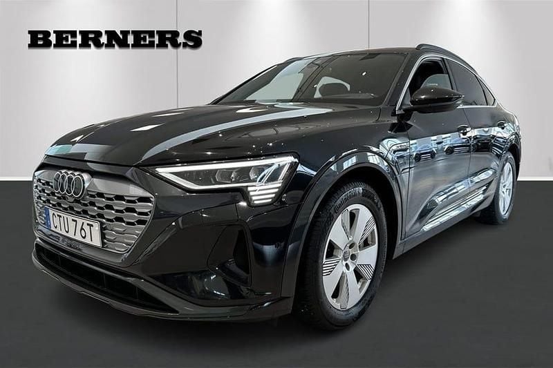 Begagnad Audi Q8 e-tron Proline 253 kW (344 HK) 2024 Svart SUV