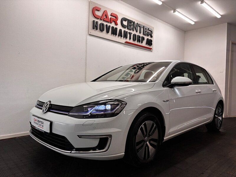 Vit Begagnad 2017 VW e-Golf Halvkombi | 159 900 kr - Bild 1/4
