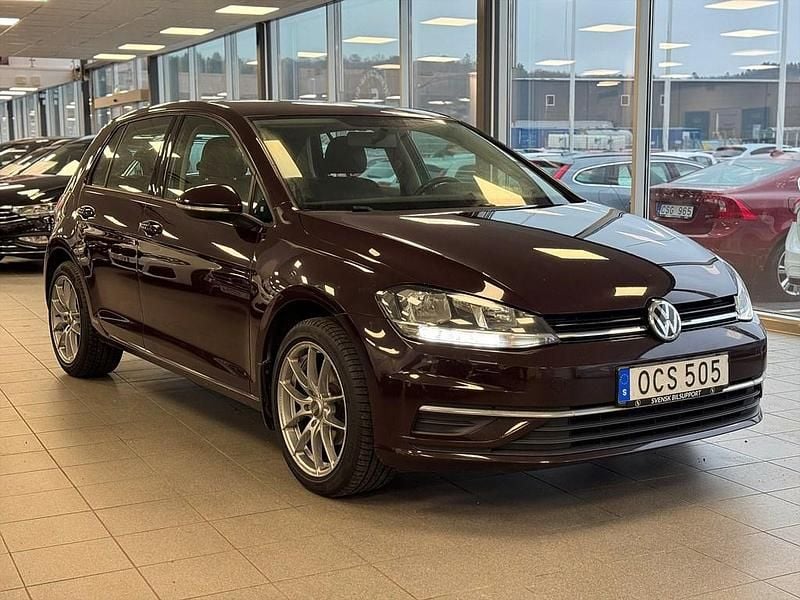 Begagnad VW Golf VII 112 HK (82 kW) 2018 Svart Halvkombi