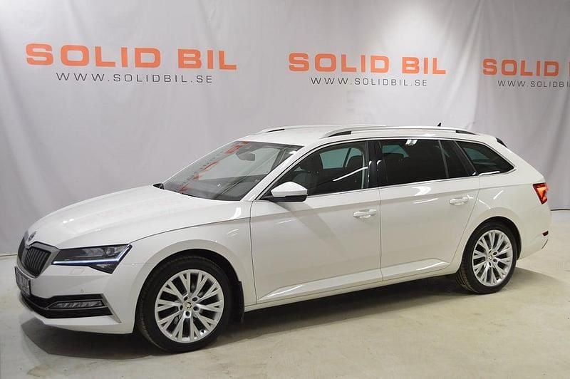 Begagnad Skoda Superb Business Line 218 HK (160 kW) 2021 Vit Kombi