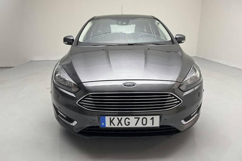 Begagnad Ford Focus Titanium 125 HK (91 kW) 2017 Grå