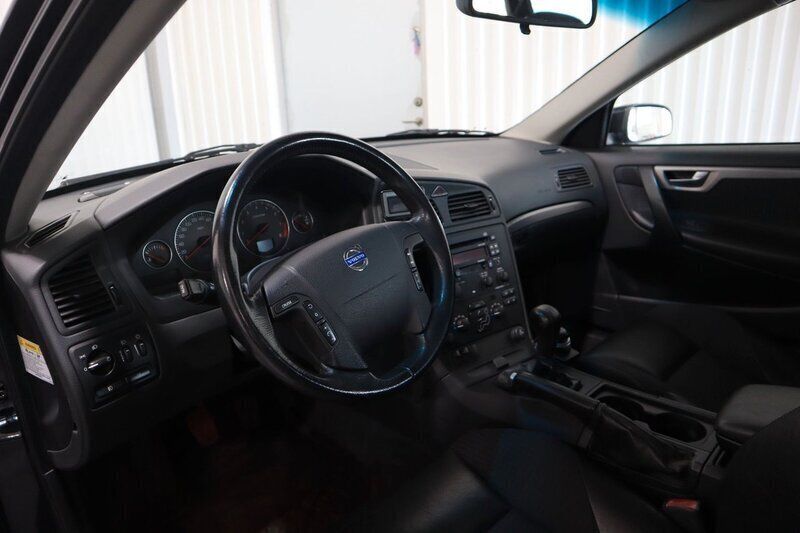 Begagnad Volvo V70 Business Edition 141 HK (103 kW) 2003 Svart Kombi